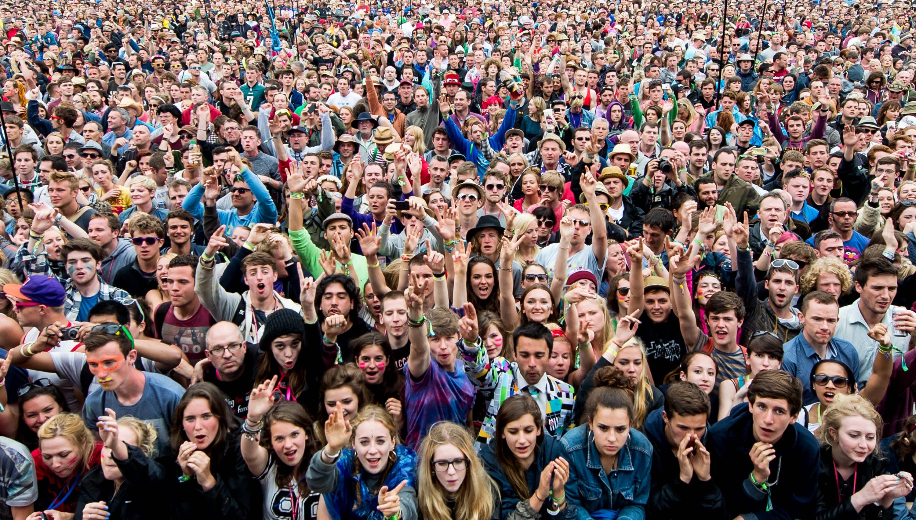 Много. Много людей. Человек толпы. Люди много людей. Толпа народа.